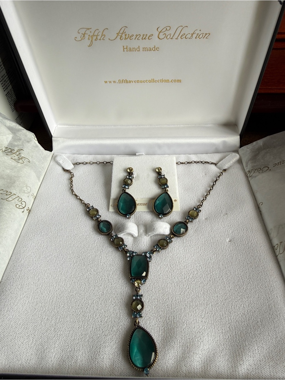 Fifth Avenue Collection: Green Teardrop Pendant Necklace & Earrings Set